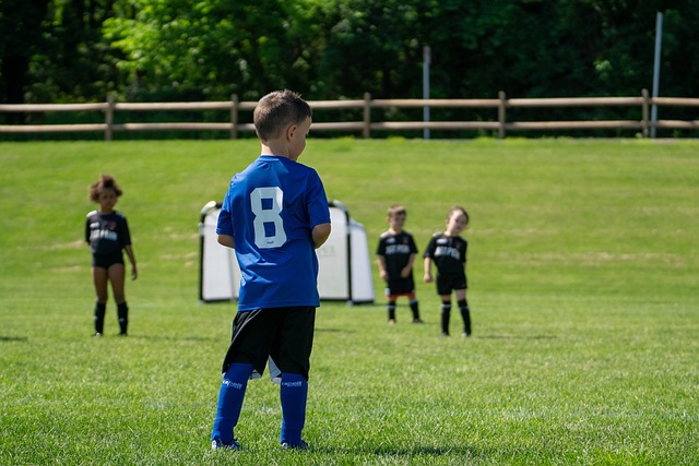 2-1，25岁英格兰国脚一剑封喉，率队2连胜反超切尔西，逼近前三